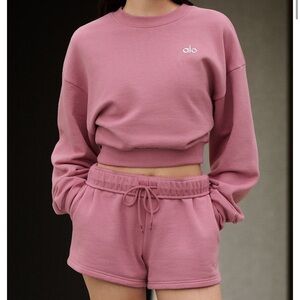 Alo pinks old rose accolade cropped sweatshirt